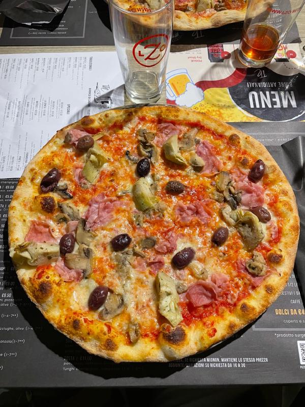 Quattro stagioni pizza at la pineta in Auronzo