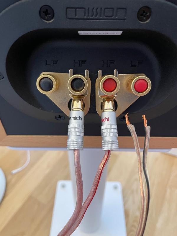 2.5mm² speaker cable with spade plugs